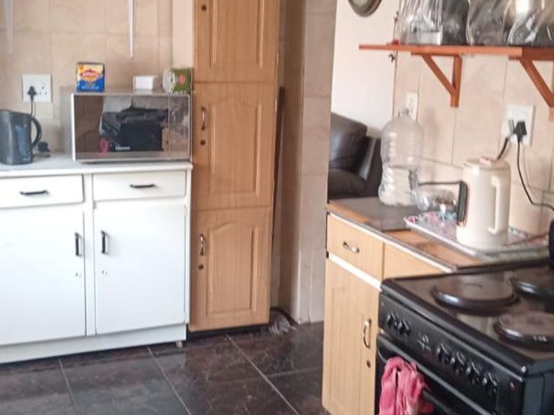 7 Bedroom House close to UJ For Sale! - Photo 4