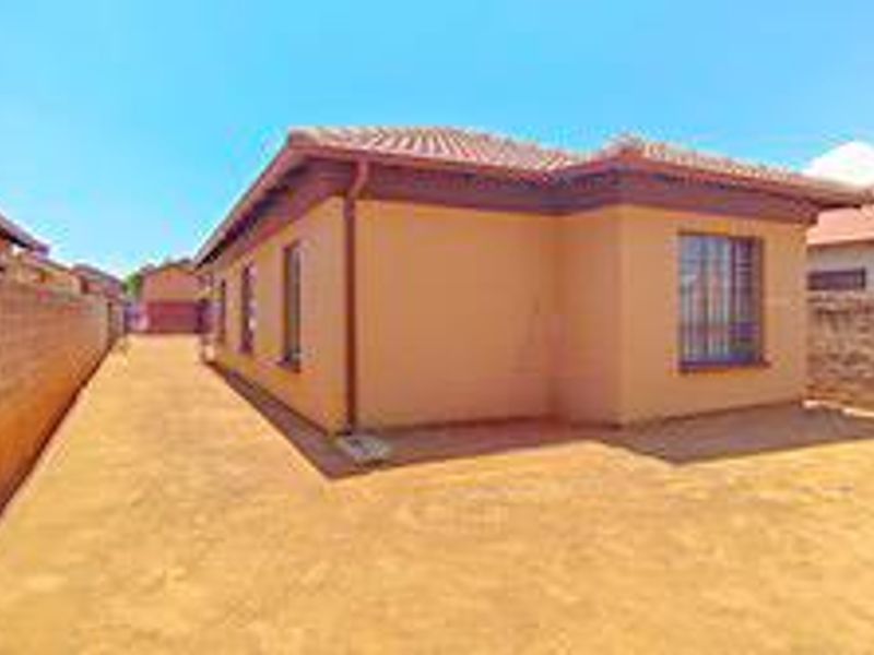 Stunning 3 bedrooms house for sale in Soshanguve VV - Photo 2