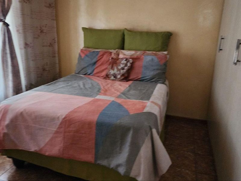 Affordable 3 bedroom with Room to Transform - Photo 8