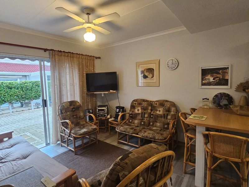 Hartenbos haven: Luxurious townhouse with exceptional features - Photo 4