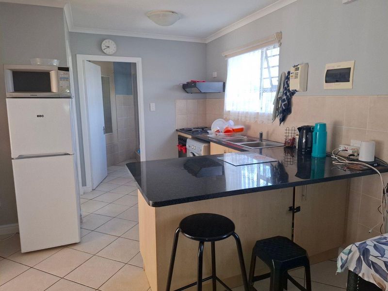 Ground-Floor Gem in Hartenbos: Modern Comfort Awaits! - Photo 2