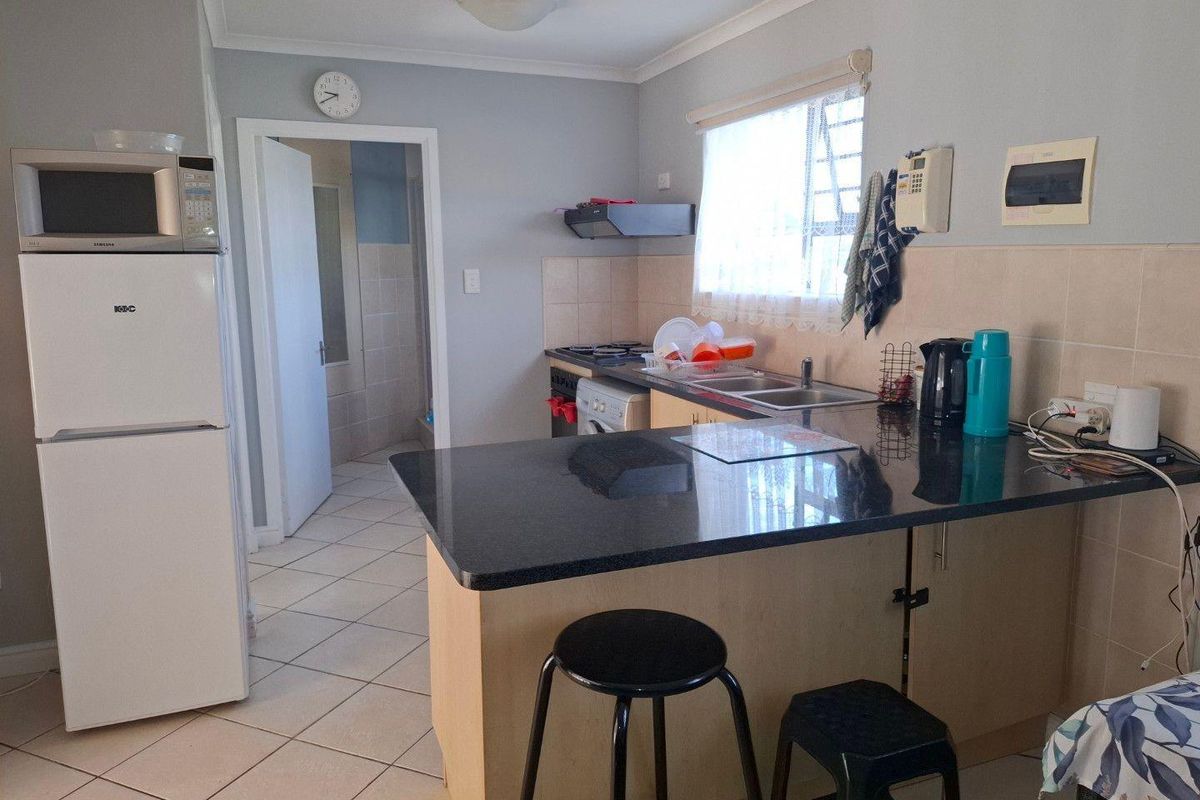 Ground-Floor Gem in Hartenbos: Modern Comfort Awaits! - Photo 2