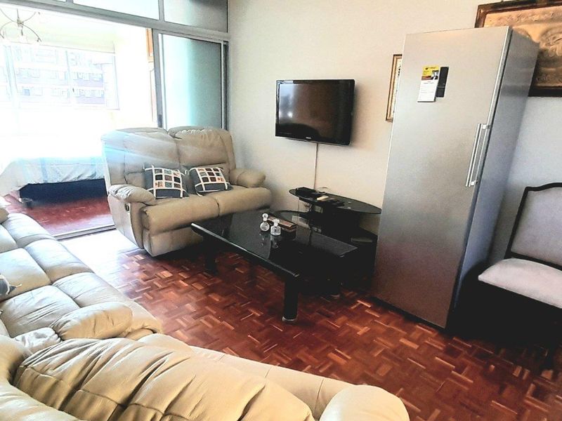 1.5 bedroom in North Beach - Photo 6