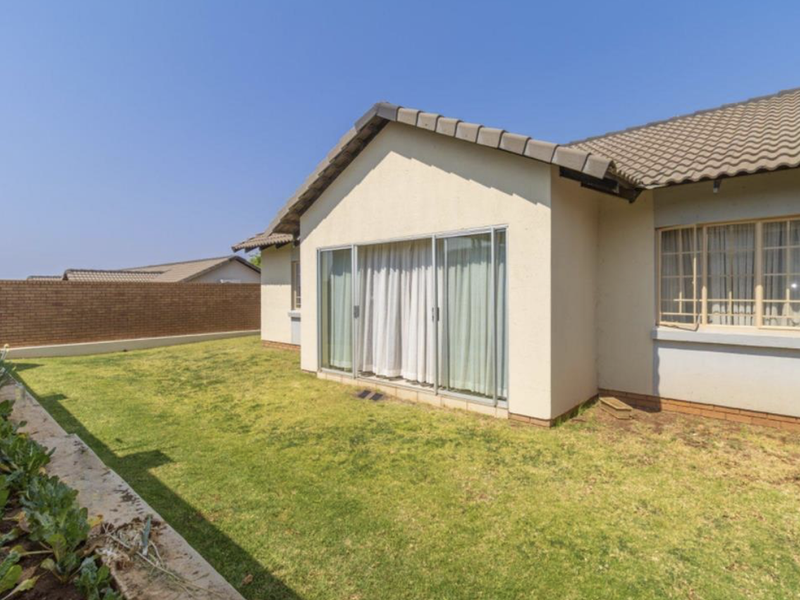 Modern 3 Bedrooms and 2 bathrooms townhouse - Photo 2