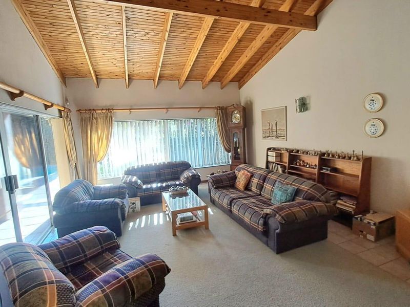 4 Bedroom Family Home - Photo 4