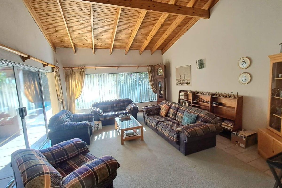 4 Bedroom Family Home - Photo 4
