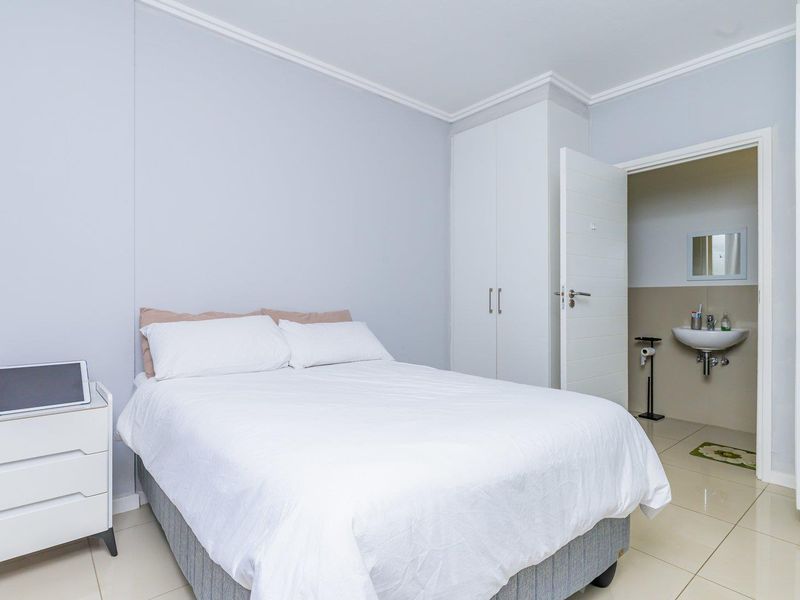 Hendra - Modern 2-Bed, 2-Bath Apartment in The Zen — Prime Umhlanga Ridge Living - Photo 7