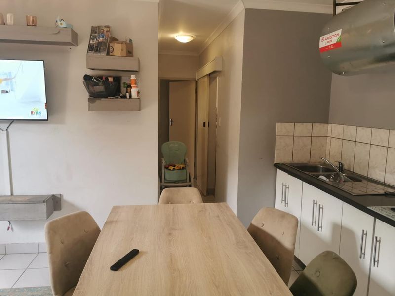 Affordable 2 Bedroom ,2 bathroom, Ground Floor Apartment, Centurion - Photo 8