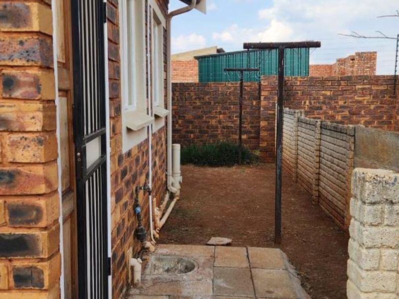 2 Bedroom Townhouse For Sale - Photo 4