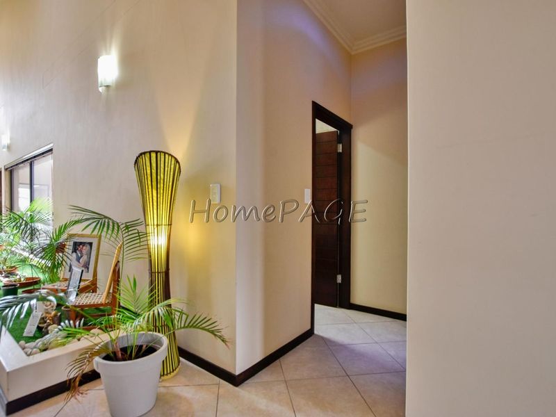 Ext 9, Swakopmund:  BEAUTIFUL, SPACIOUS, ELABORATE Contermporary 5 Bedr Home with Flat - Photo 7
