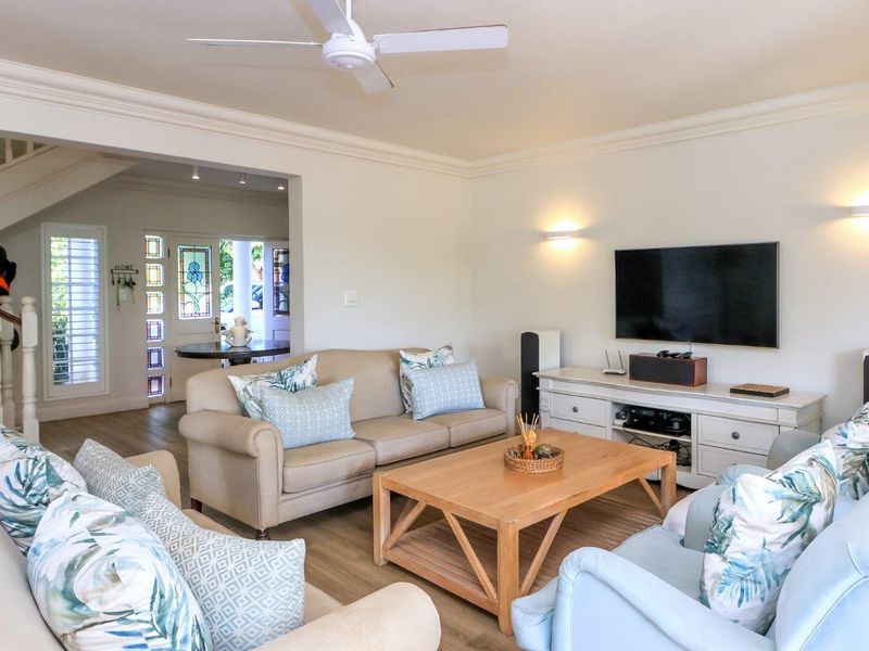 Immaculate, 4 Bedroom Family Home - Photo 8