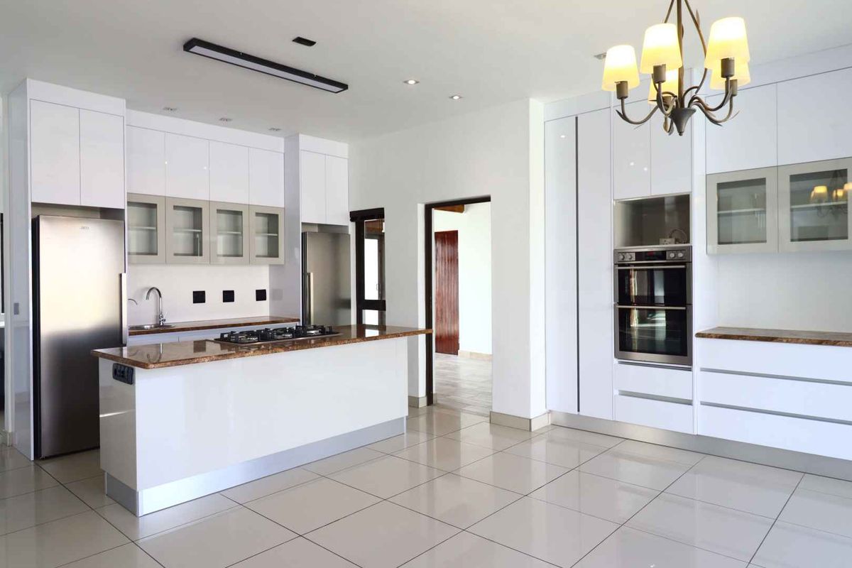 Dune View 4-Bedroom Luxury Home with 2 Flats for Sale, Swakopmund Kramersdorf - Photo 4