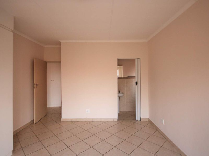 Immediately Available – Load-Shedding Free Area! - Photo 10
