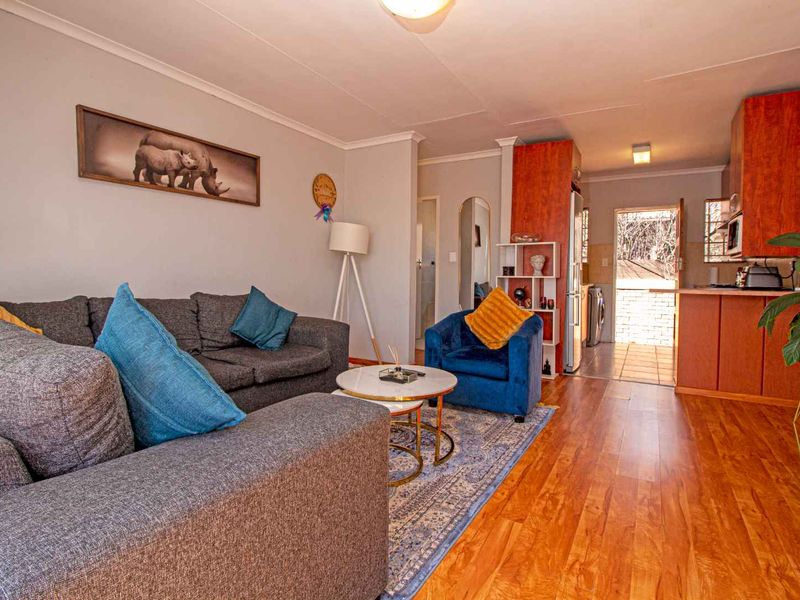 Spacious & Inviting: Your Perfect Townhouse Awaits! - Photo 4