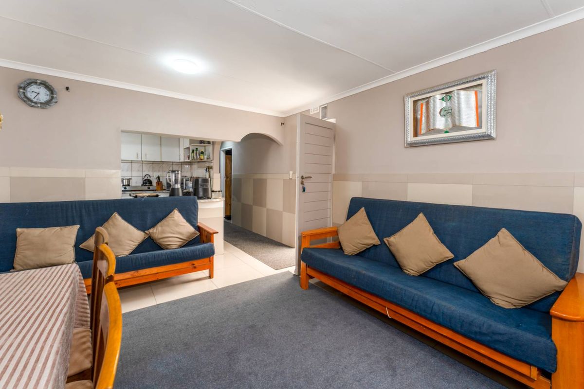 Neat 3-Bedroom Residence Designed for Modern Family Life - Photo 3