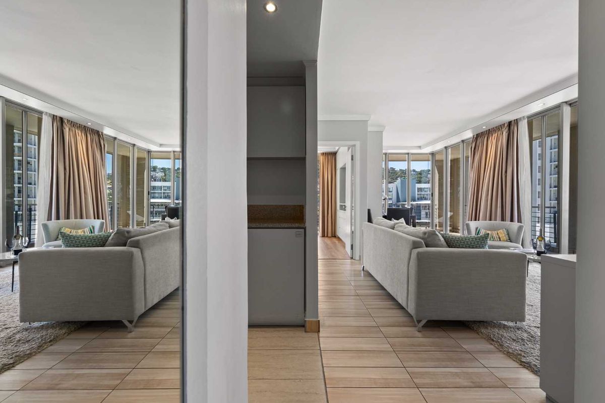 Five-star hotel living in the heart of Cape Town - Photo 2