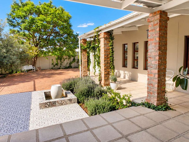 FOR SALE | KLEIN WINDHOEK | N$6,850,000 excl Costs - Photo 2