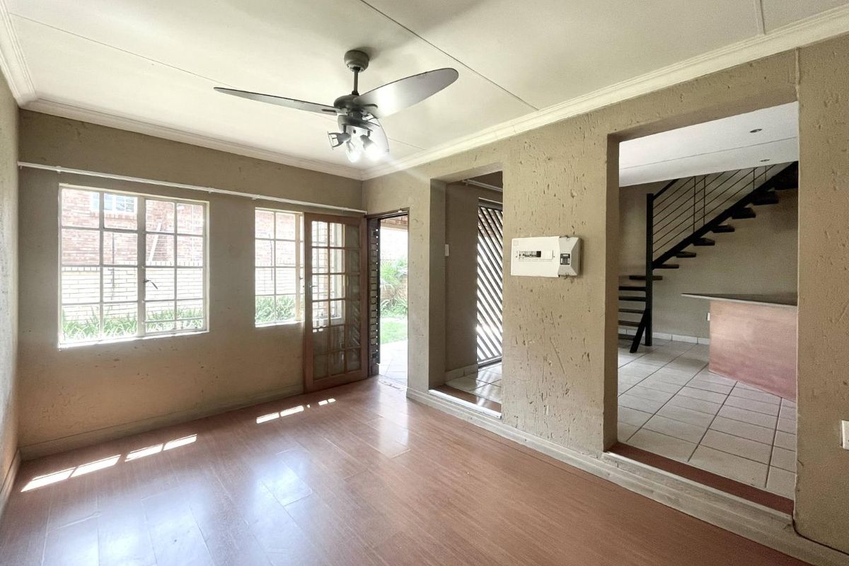 Lock-Up-&-Go Investment Gem in Established Estate | 2-Bed + Loft - Photo 5