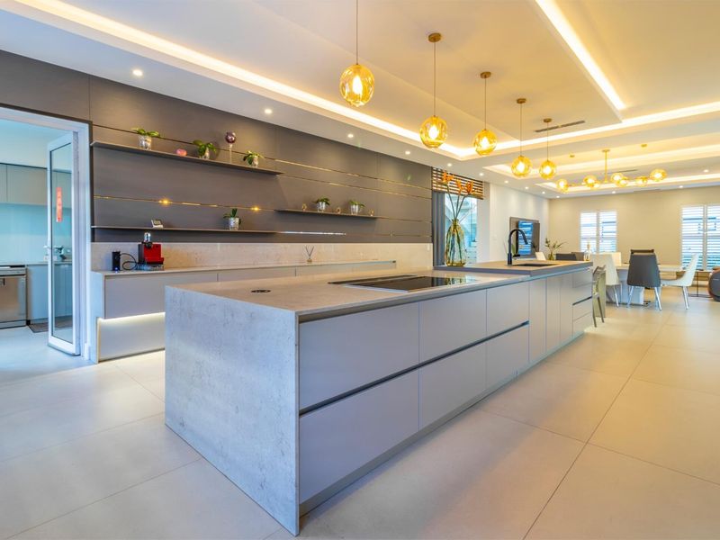 Unveiling Serenity: Luxurious Living at Its Finest in Waterfall Country Estate. - Photo 2