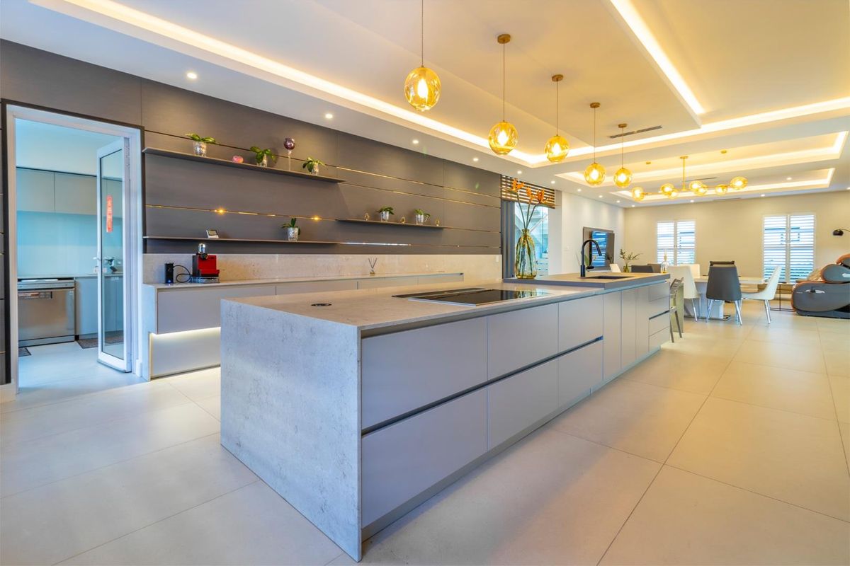 Unveiling Serenity: Luxurious Living at Its Finest in Waterfall Country Estate. - Photo 2
