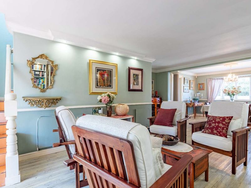 Elegant Estate Living just 400 Metres from the Beach - Photo 7