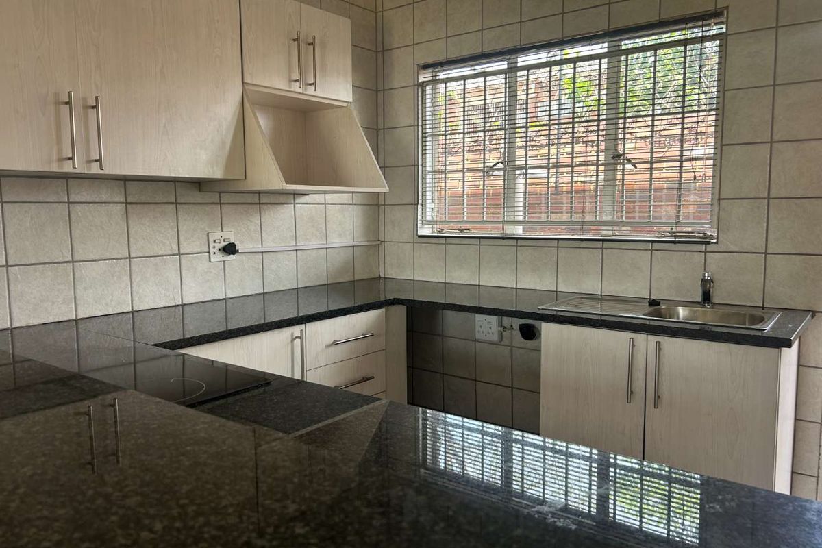 Pet friendly duplex - Photo 5