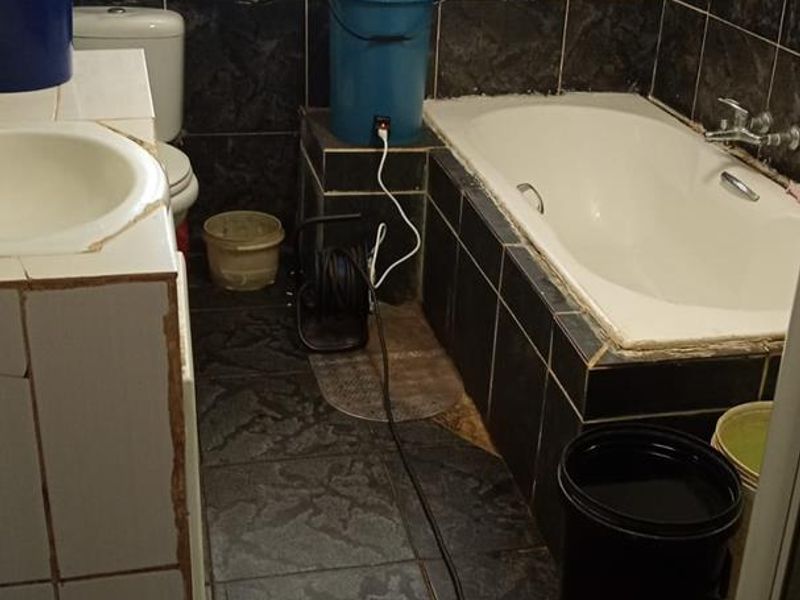 7 Bedroom House close to UJ For Sale! - Photo 7