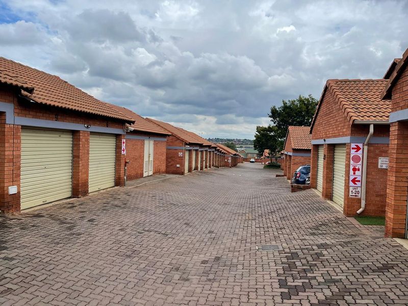 2 Bedroom top unit in Die Hoewes, Centurion for Sale - Photo 8