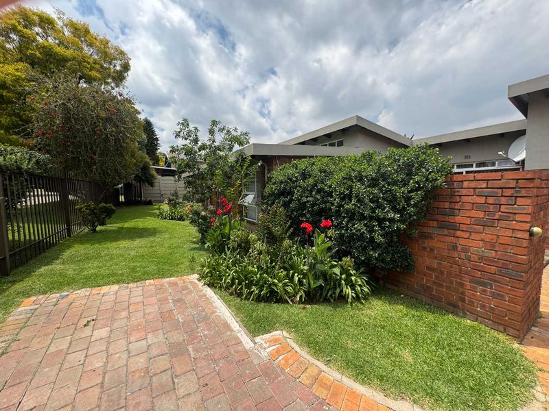 Family Home with Flatlet for Sale - Photo 2