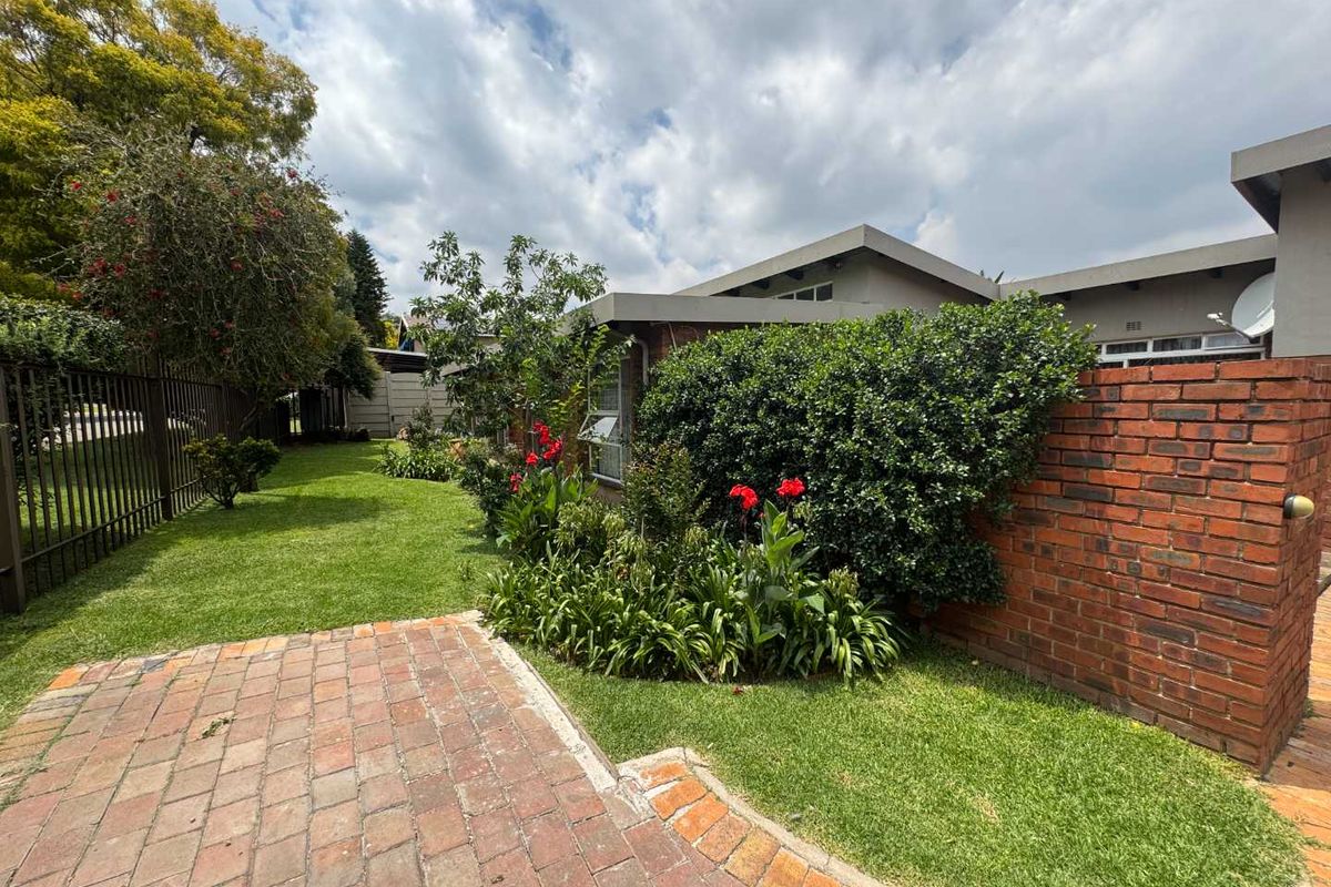 Family Home with Flatlet for Sale - Photo 2