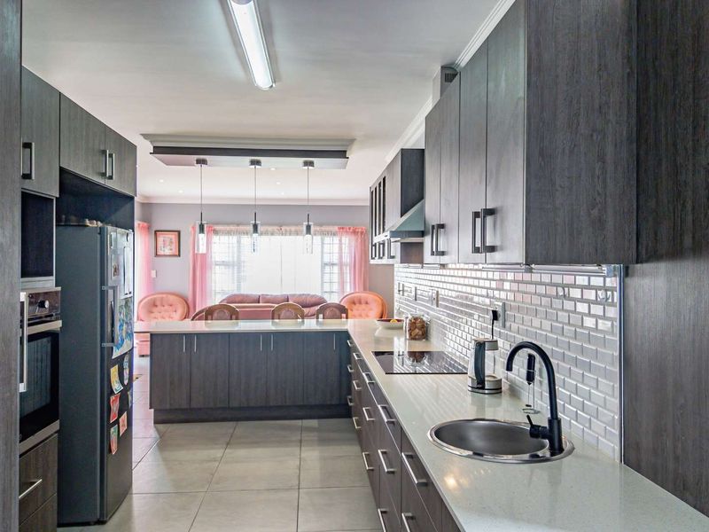 Full Title Retirement Living - Photo 7