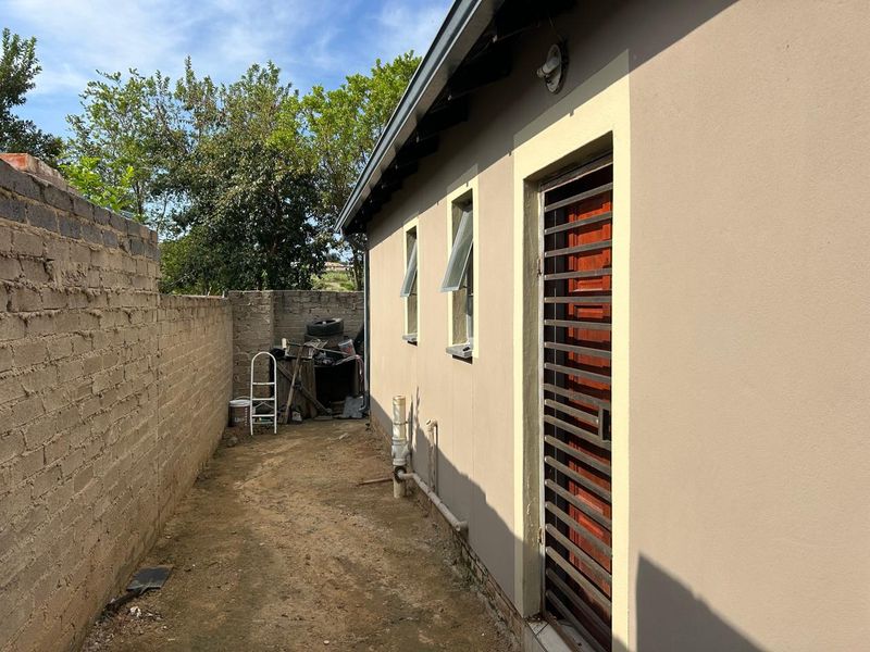 Riverside View R 980 000 3 Beds , 1 Bath - Photo 3