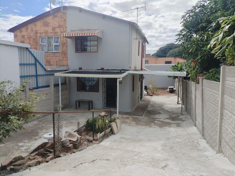 2 Bedroom Home in Moorton with Ample Parking - Photo 1