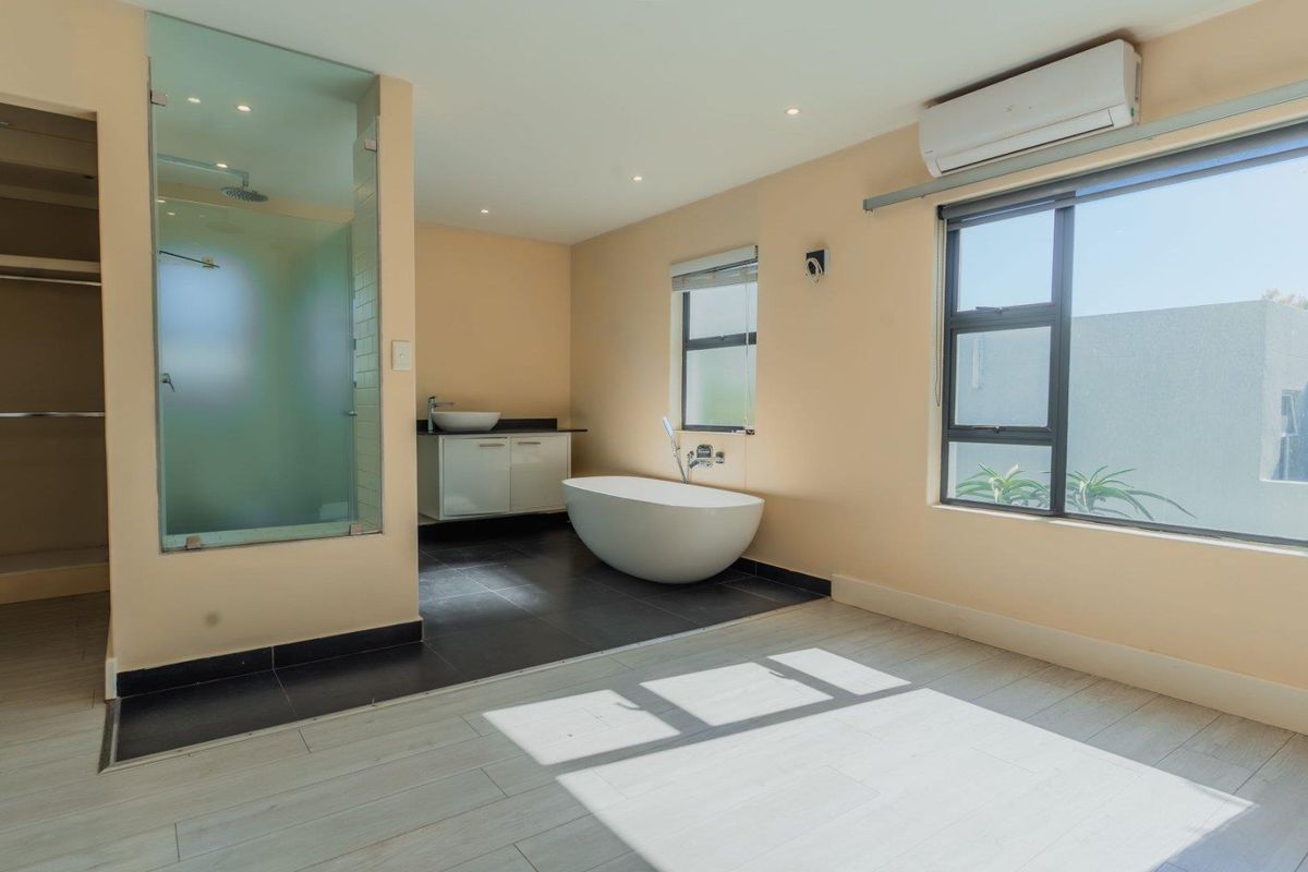 Modern, 3 Bedroom, 3.5 Bath - Photo 4