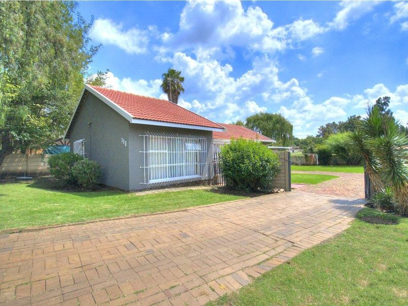 Clean, neat and ready for you! - Photo 4