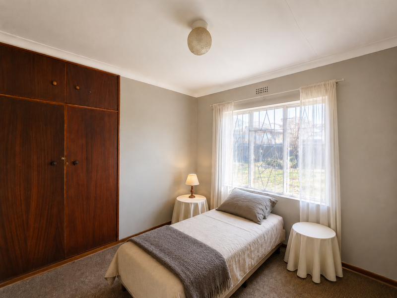 Fixer-Upper Gem: 4 Beds, Ensuite & Spacious Yard Awaits You! - Photo 8