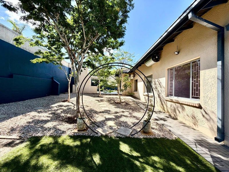 4 Bedroom House For Sale in Ludwigsdorf - Photo 2