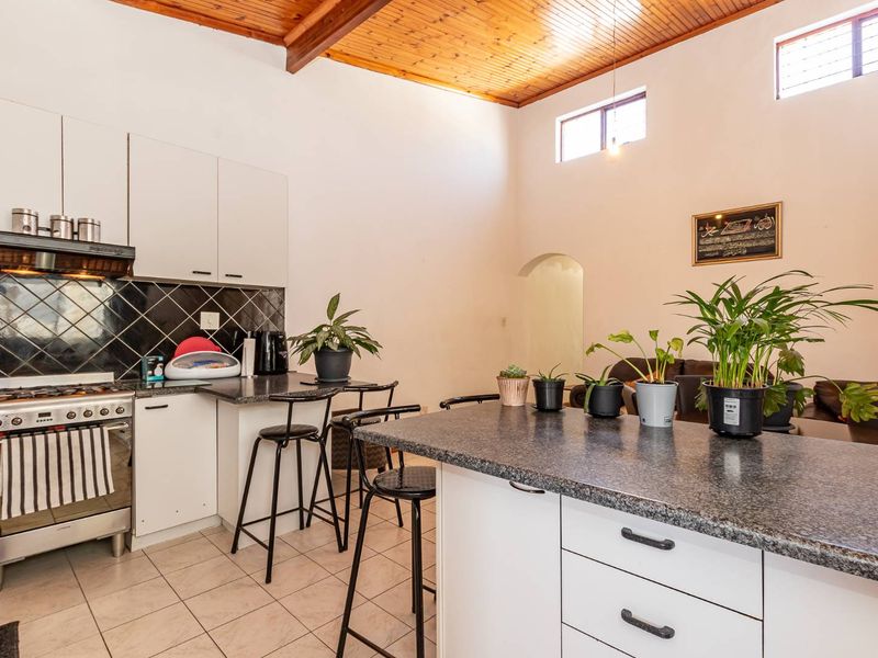 A Stunning Home Awaits... - Photo 4