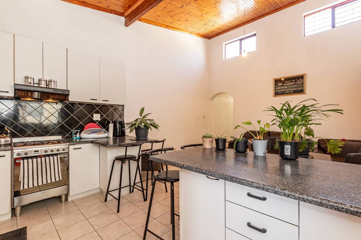 A Stunning Home Awaits... - Photo 4