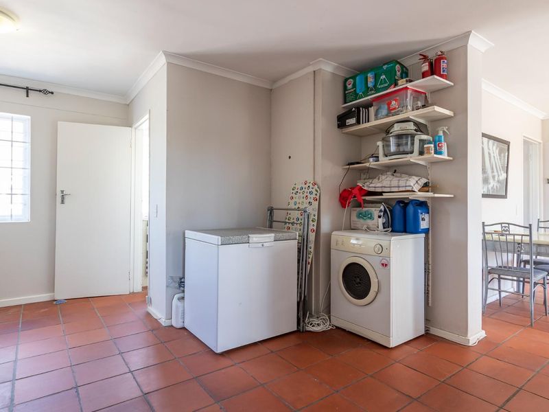 Investor's Dream: Modern, Secure, and Centrally Located - Photo 10