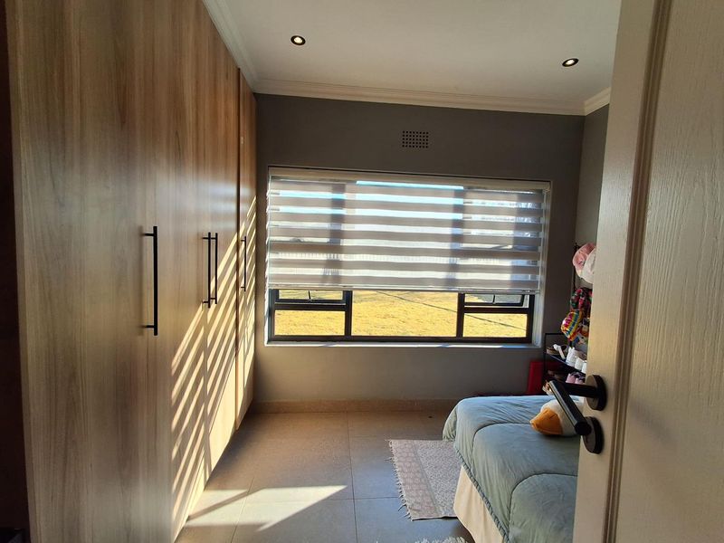 Newly Renovated 4 Bedroom Family Home with Versatile Flatlet - Photo 9
