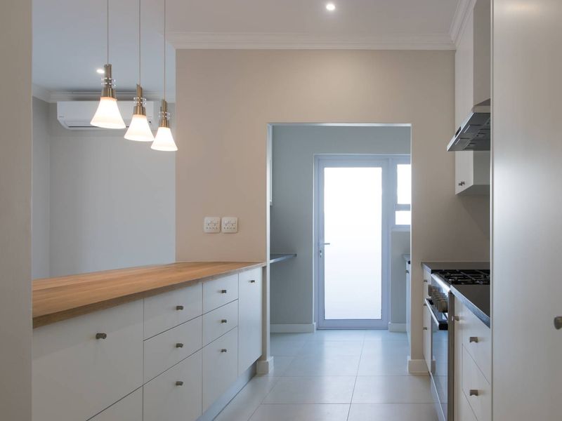 Family Three-Bedroom Home to Rent in The Vines II on Val de Vie Estate - Photo 2