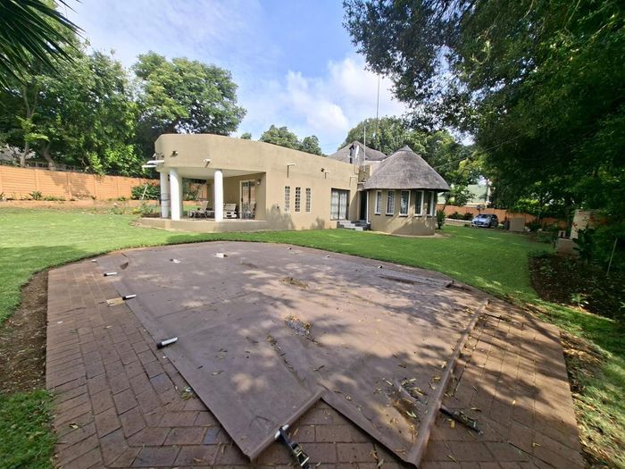 Property #2463012, House For Sale in Buccleuch