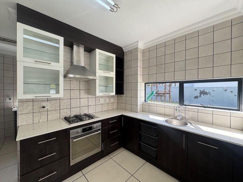 Modern 4-Bedroom Family Home with Staff Quarters in Midstream Hill - Photo 4