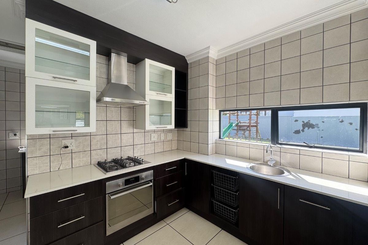 Modern 4-Bedroom Family Home with Staff Quarters in Midstream Hill - Photo 4