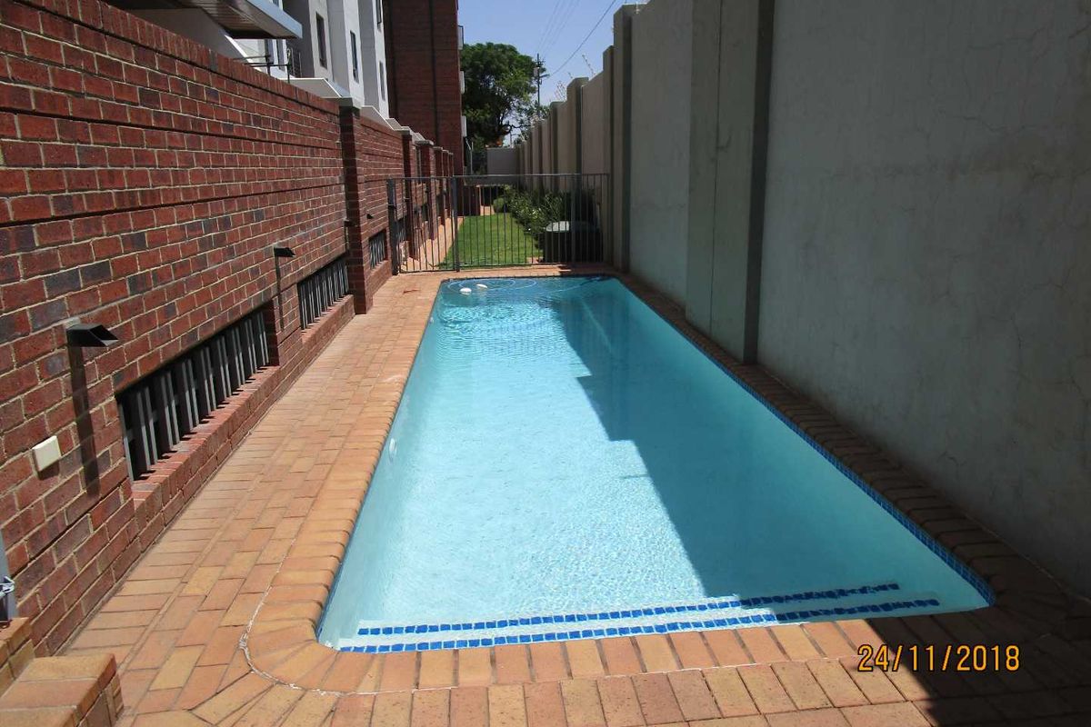 Stylishand Modern  2 Bed 2 Bath Apartment in Great Complex - Photo 2