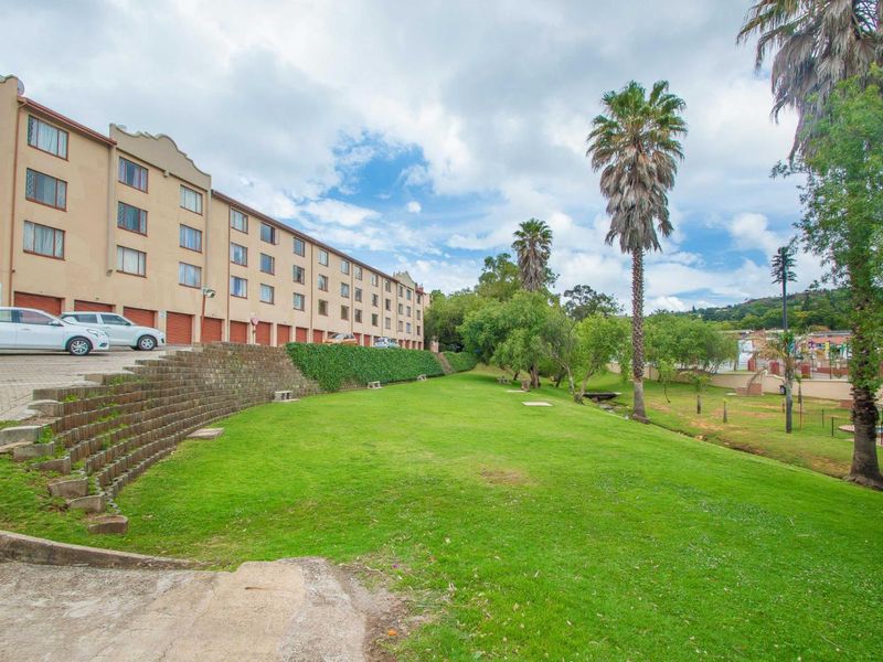 Spacious 2-Bedroom Upstairs Unit – Convenience at Its Best - Photo 1