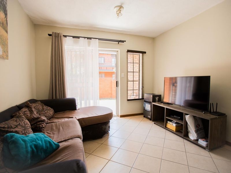 2 Bedroom Townhouse with a Private Garden - Photo 7