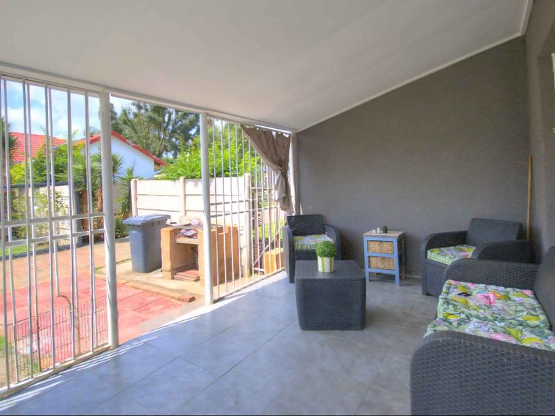 Clean, neat and ready for you! - Photo 7