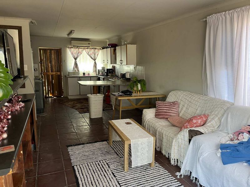 3 Bedroom House with Flat for Sale in Blydeville - Photo 5